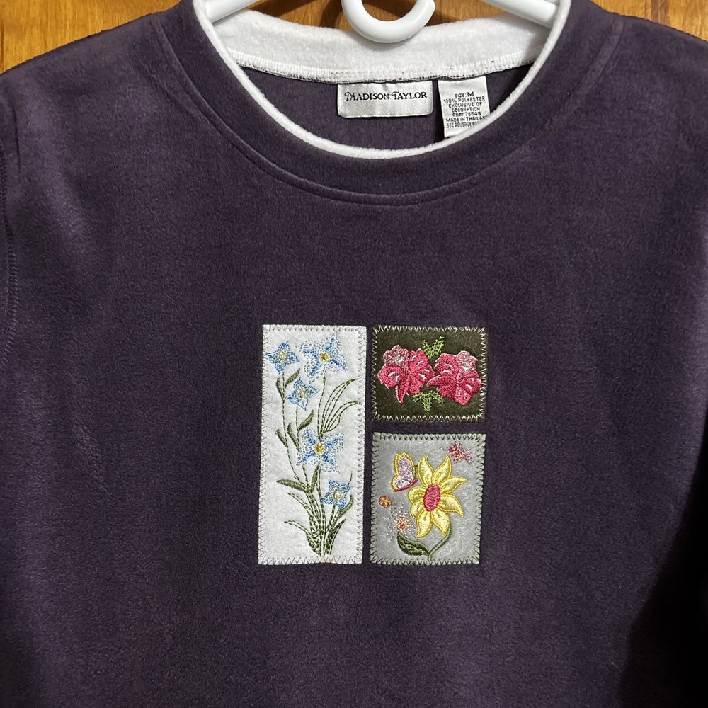 Madison Taylor Fleece Sweatshirt Women size Medium Flowers Embroidered